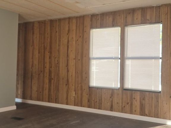 2nd image of 227 Lee St SE #2