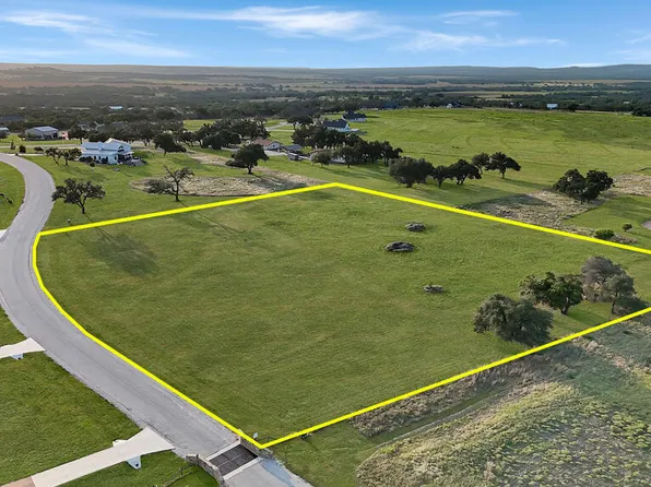 236 Thriving Oak Dr, Fredericksburg, TX 78624