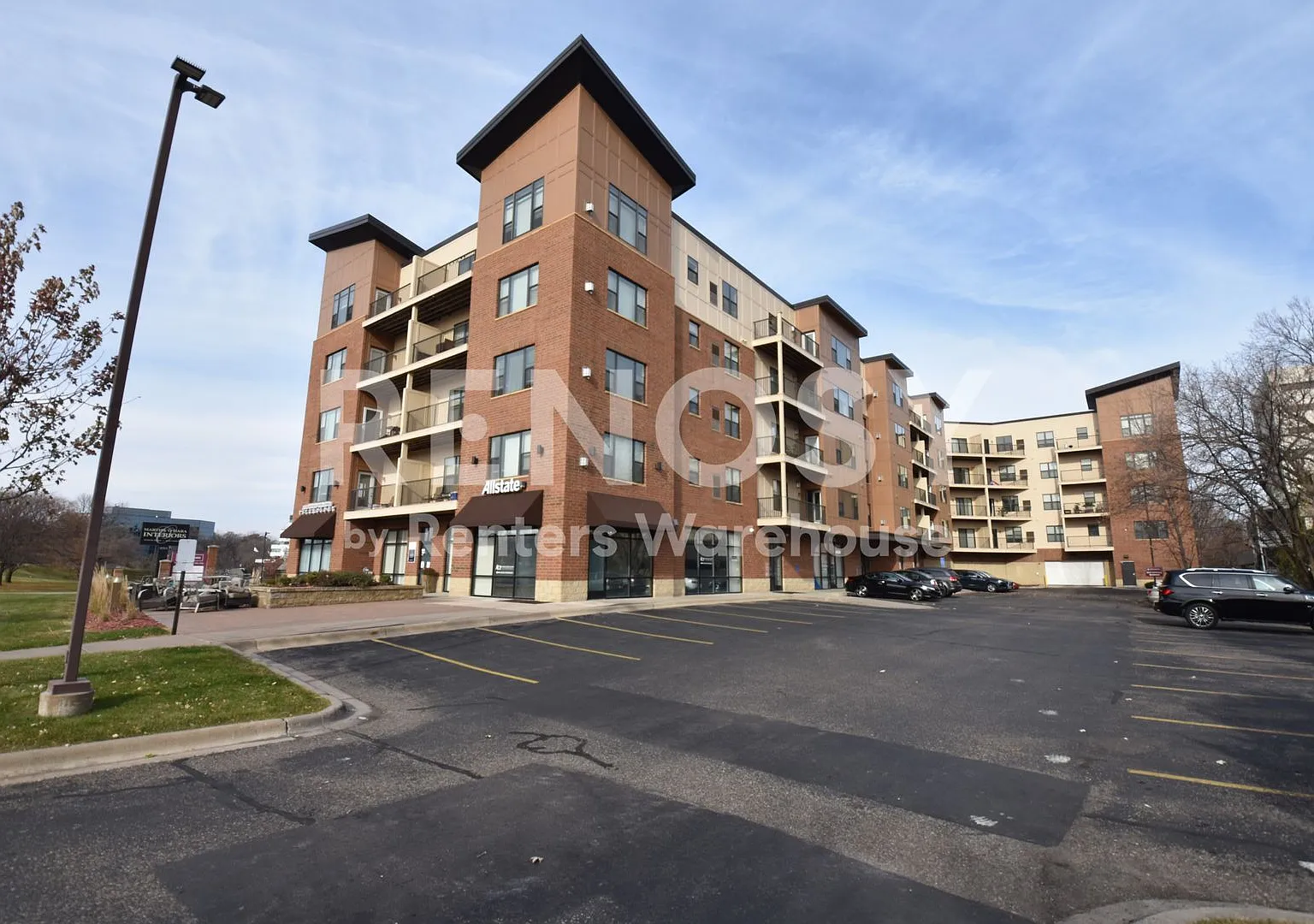 Stunning 1 Bedroom 1 Bathroom in Saint Louis Park! — Photo 1