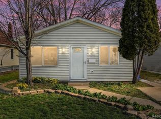 8421 Orchard Ave, Warren, MI 48089