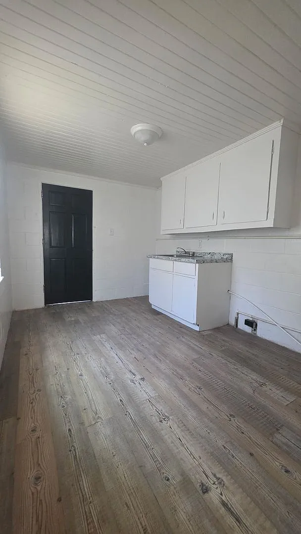 1404 S Jackson — Photo 3