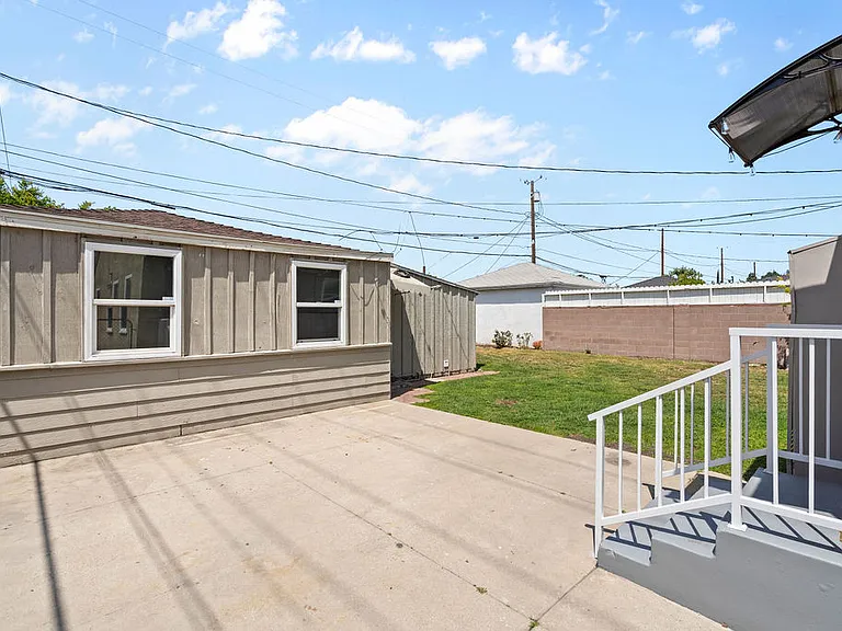 2109 N Valley St — Photo 32