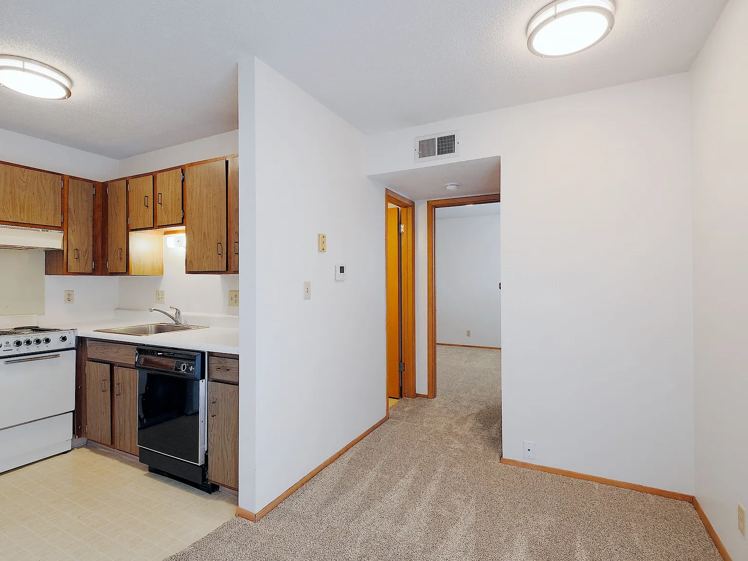 1 bed, 561 sqft, $719 — Photo 4