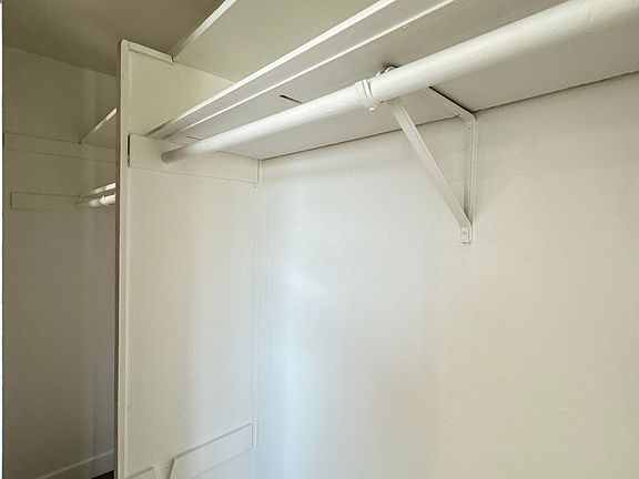 5th image of 4029 44th St APT 1