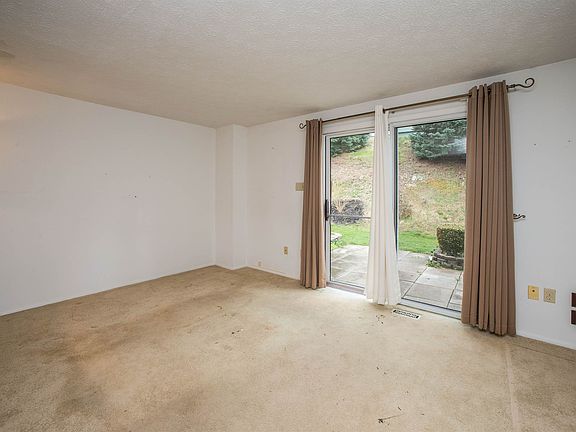 5th image of 2209 Hawthorne Dr