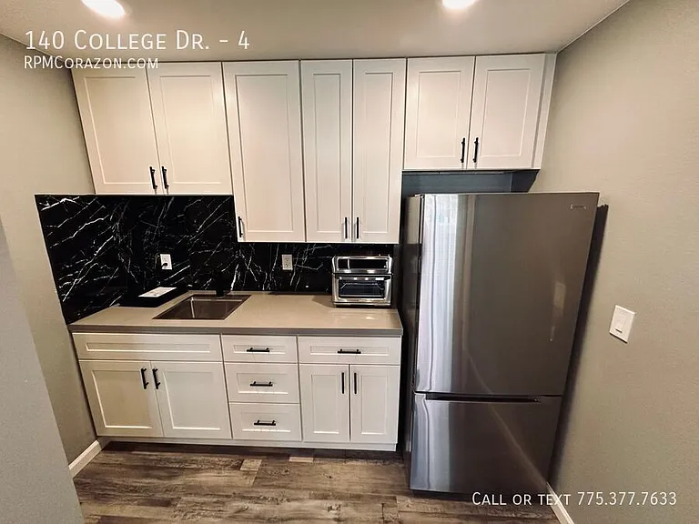 140 College Dr #4 — Photo 4