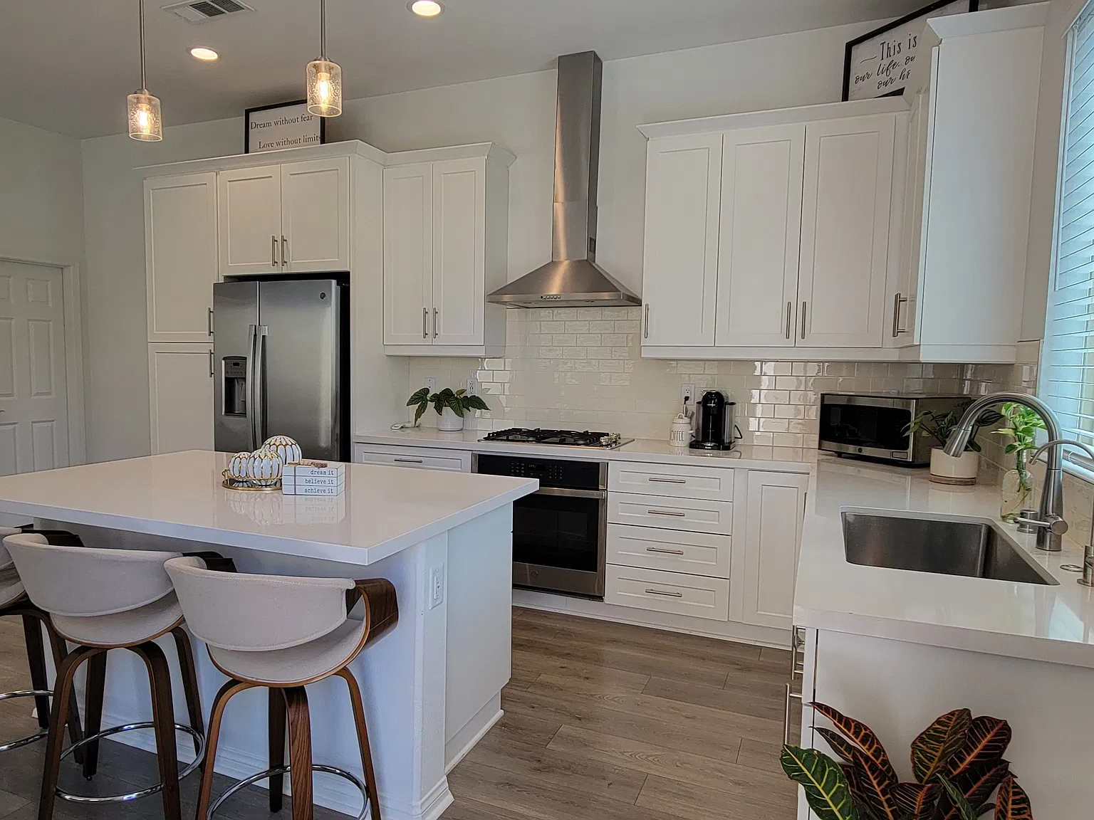 3 bed, 2.5 bath, 1500 sqft, $4,000 — Photo 3