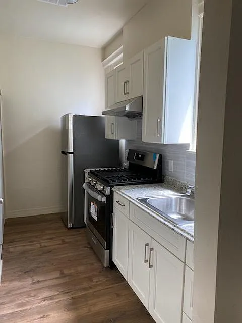 3 bed, 1200 sqft, $2,900 — Photo 2