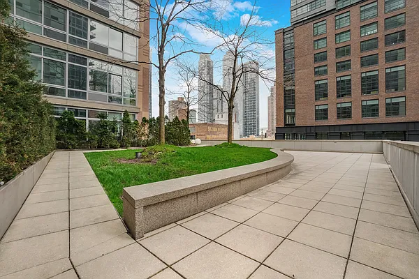 Rented by Bond New York | media 16