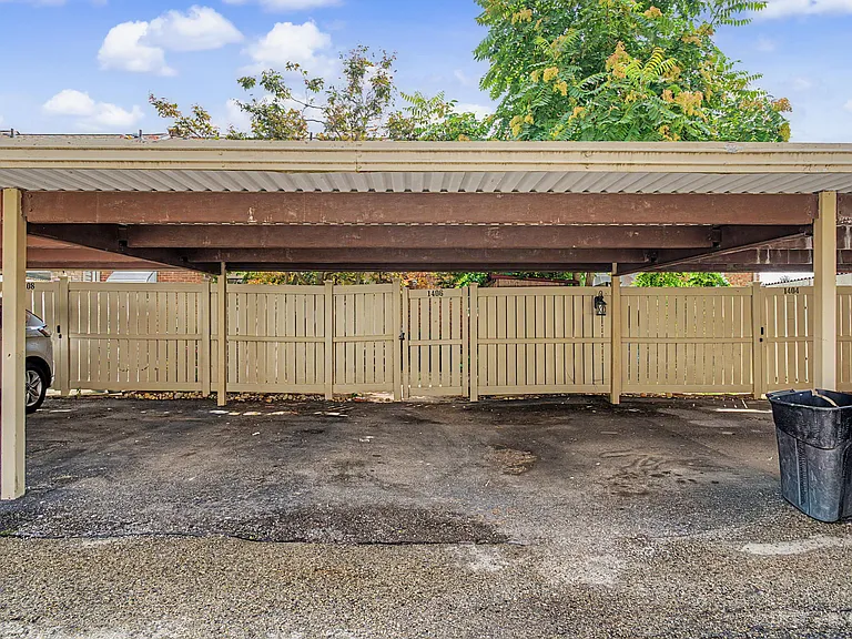 1406 Old Town Ct — Photo 45