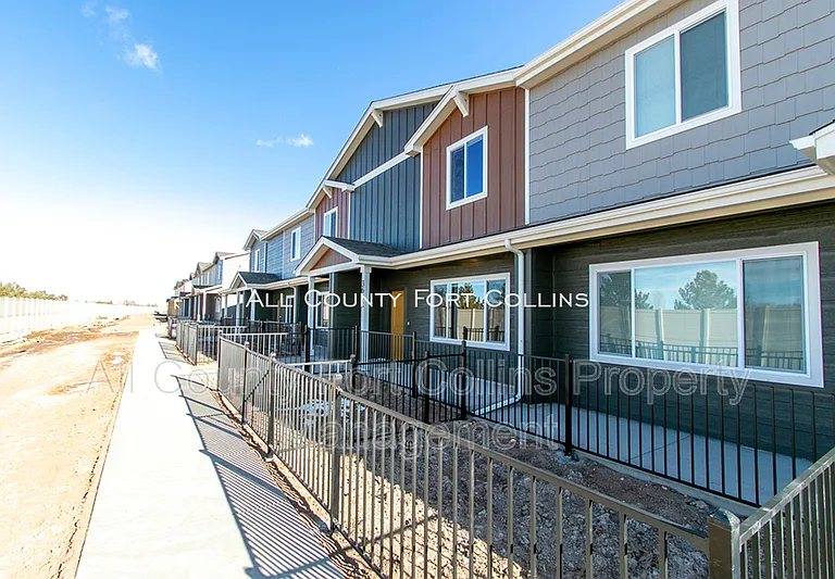 3602 Ronald Reagan Ave — Photo 2