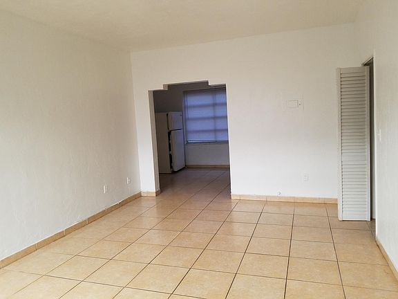 3rd image of 1163 Normandy Dr APT 3