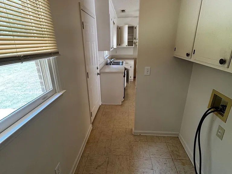 100 Red Rock Dr — Photo 9