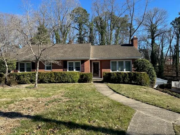 713 Windsor Ln, Martinsville, VA 24112