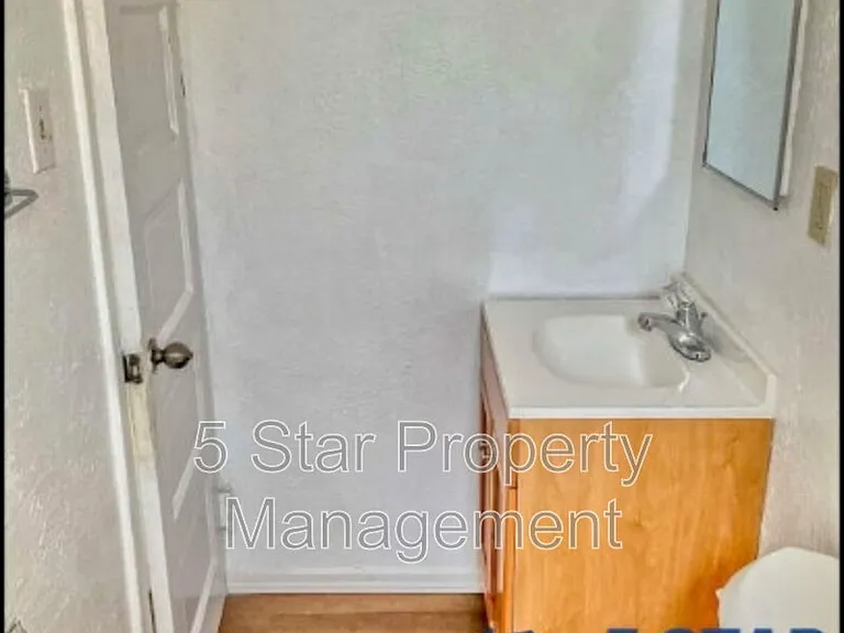 1526 E Yandell Dr #2 — Photo 15
