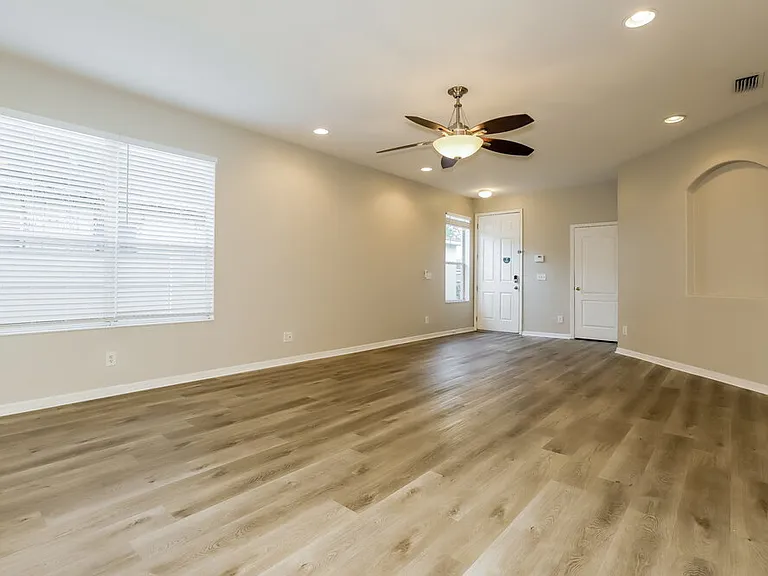 8549 Deer Chase Dr — Photo 3