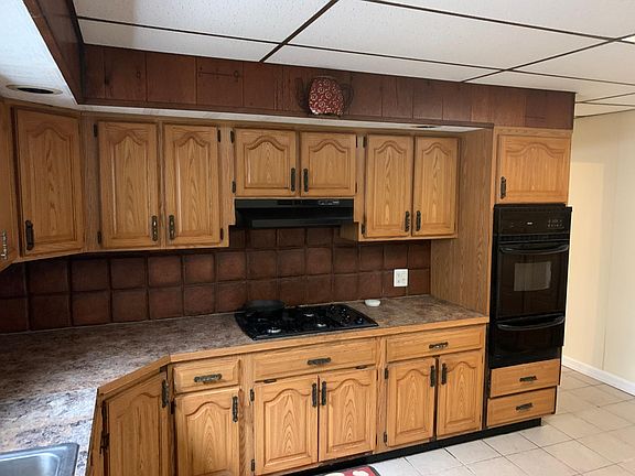 Large gas eat in kitchen