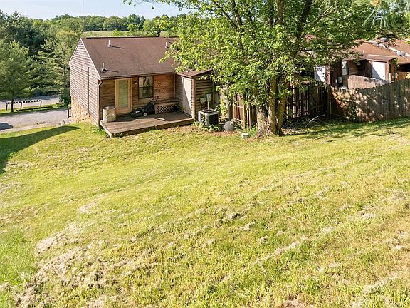 4th image of 2588 Townhouse Dr SE