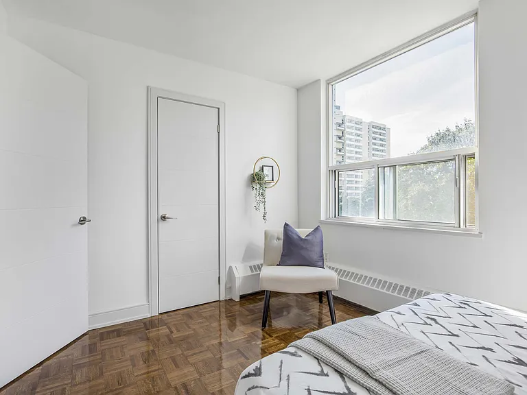 225 Davisville Ave — Photo 14