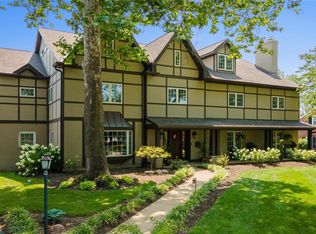 242 W Jackson Rd, Saint Louis, MO 63119