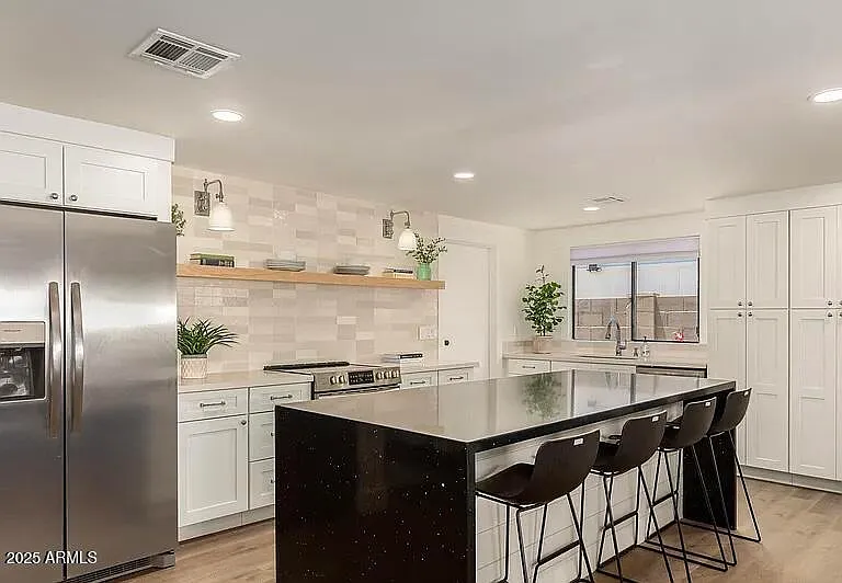 3 bed, 2.0 bath, 1372 sqft, $3,300 — Photo 1