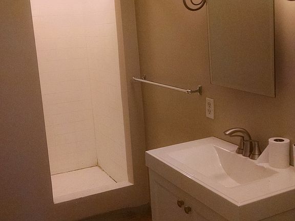 4th image of 2473 Altura Ave