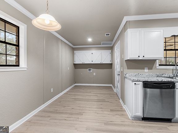 5th image of 545 S 5th St