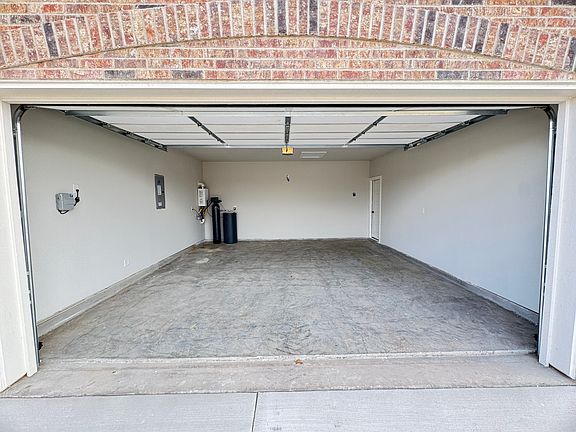 3rd image of 2100 Somerset Dr