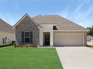 233 Covington Cottage Ln, Covington, LA 70433