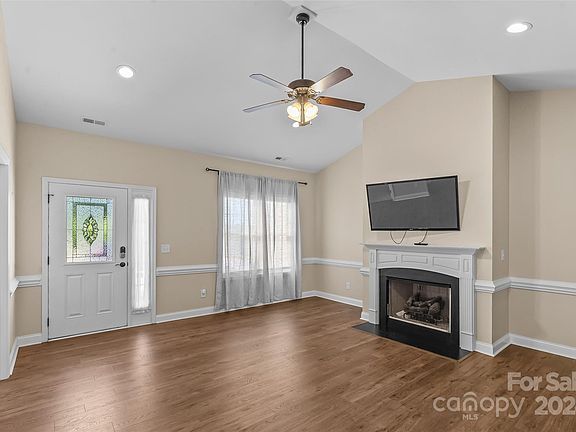 2nd image of 4190 Pickering Dr