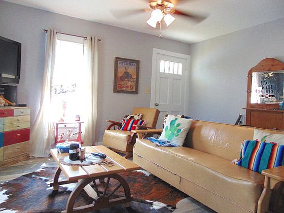 5th image of 121 E 15th St