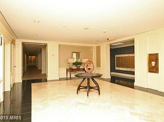5th image of 10 E Lee St Unit 2007