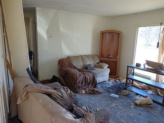 3rd image of 691 Robinwood St