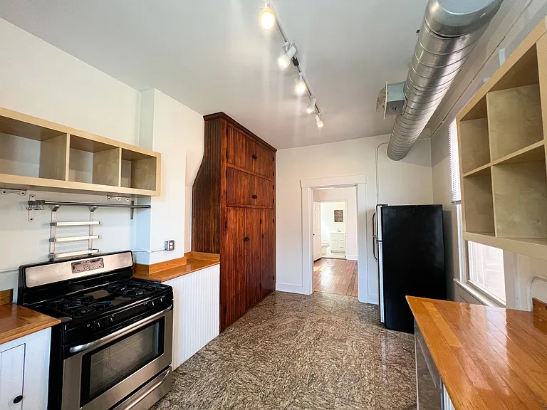 1508 Moore St — Photo 4
