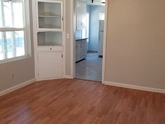 3rd image of 3832 Elm St