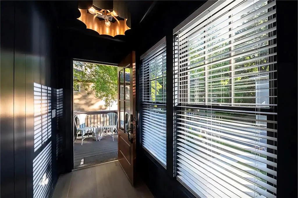 2 bed, 2.0 bath, 700 sqft, $4,800 — Photo 3