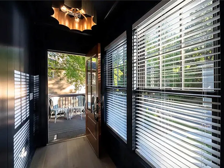 360 Sinclair Ave NE — Photo 3