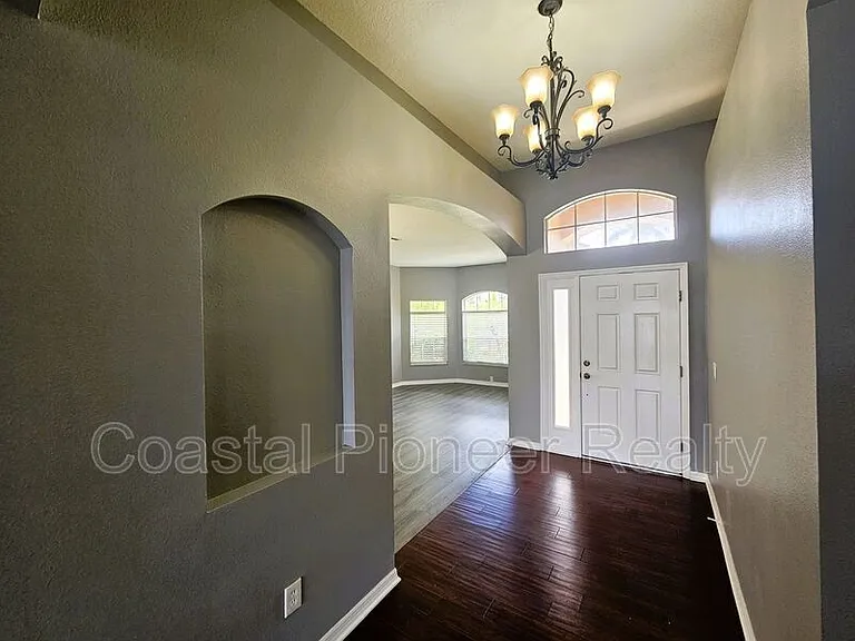 1824 Mira Lago Cir — Photo 3