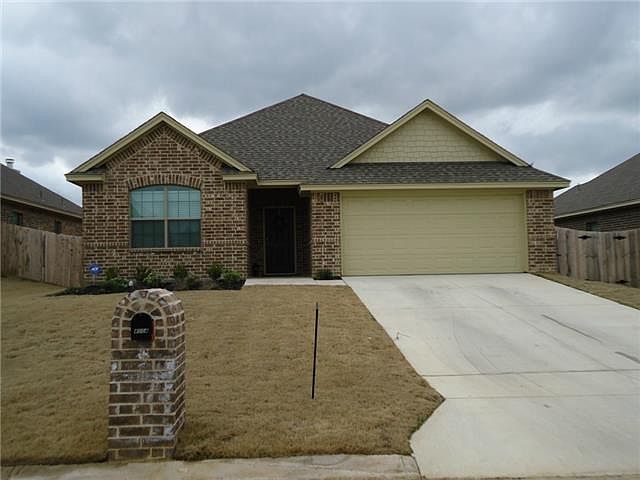 1st image of 4004 Oakwood Cir