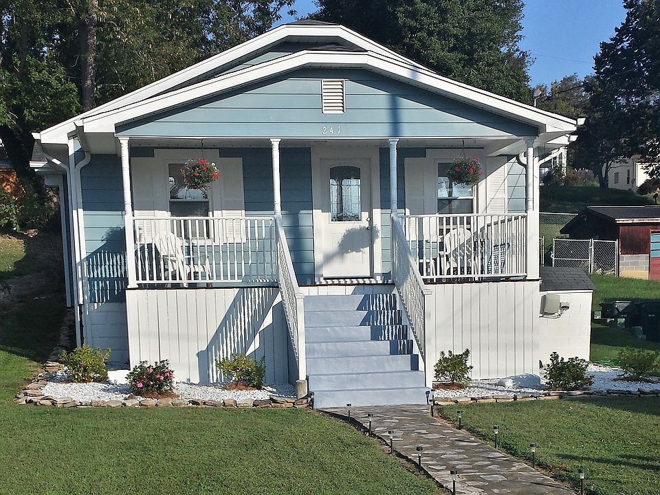 1st image of 241 Magnolia Dr