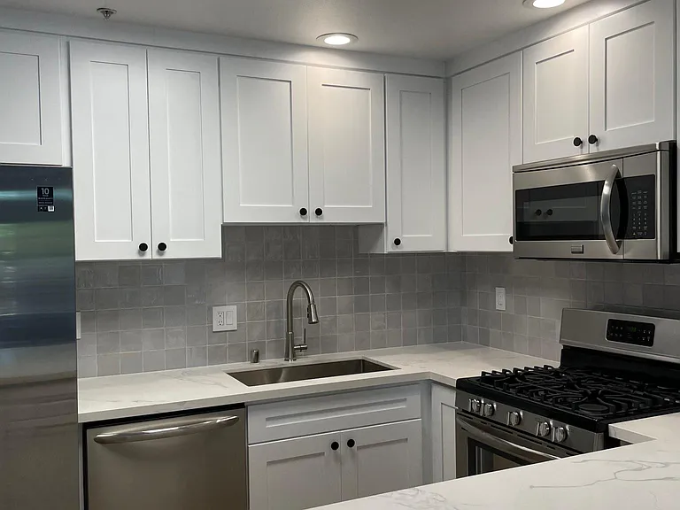 4477 Woodman Ave #209 — Photo 4