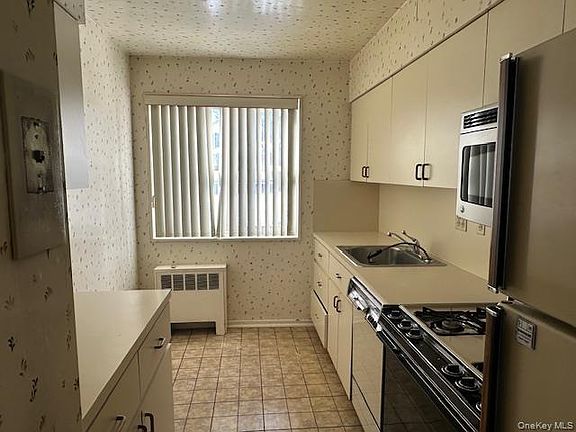 4th image of 16-26 212 Street #Lower