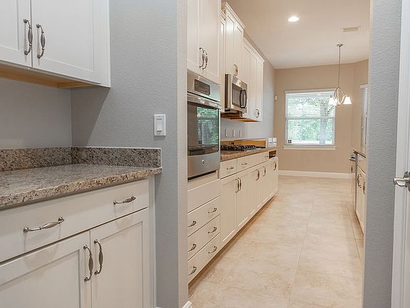 5th image of 906 Victoria Hills Dr S