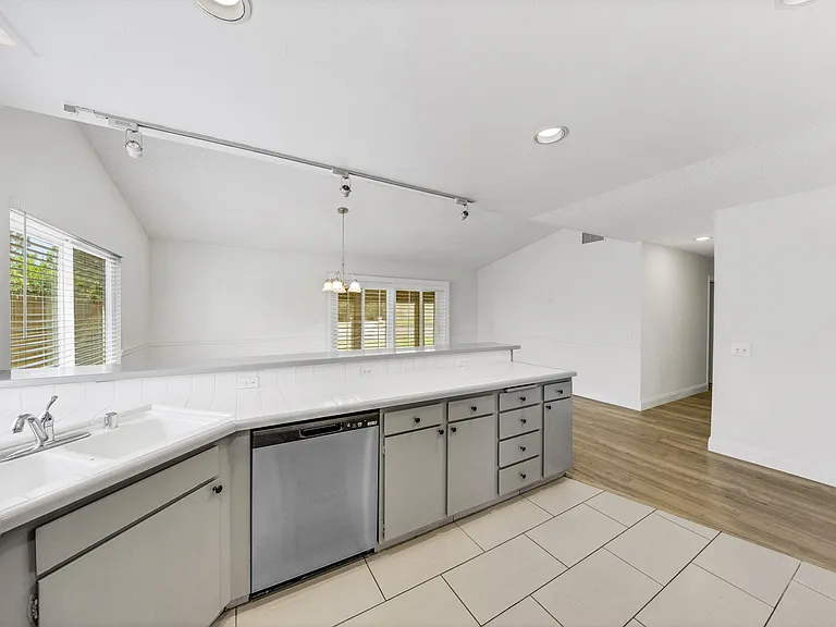 7750 Perlite Ave — Photo 4