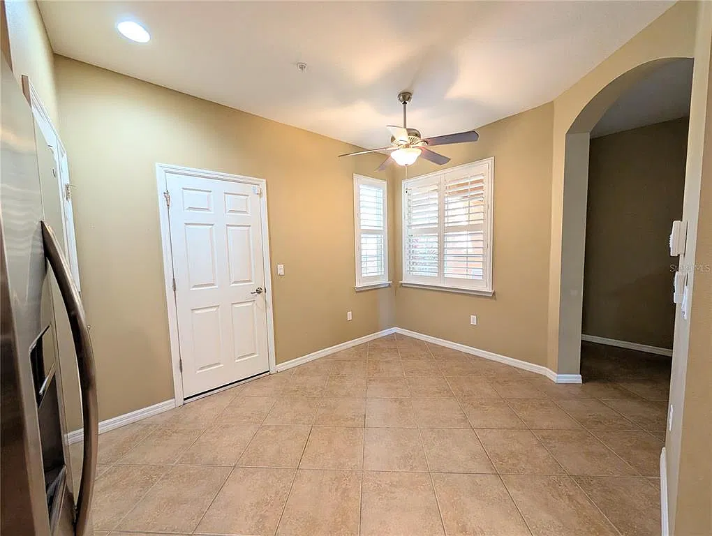 3 bed, 2.5 bath, 1993 sqft, $2,200 — Photo 4