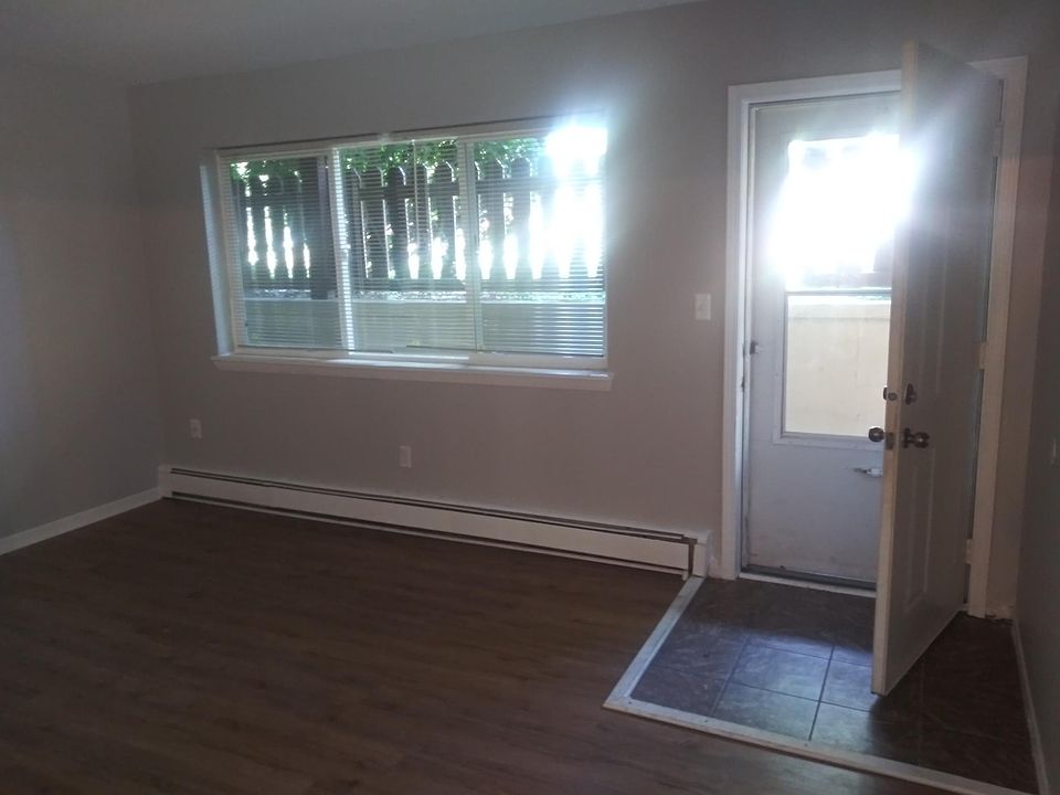 2nd image of 4823 S Pennsylvania Ave APT 3