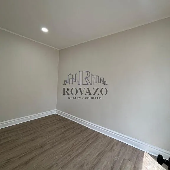105-107 Schley St #2L — Photo 6