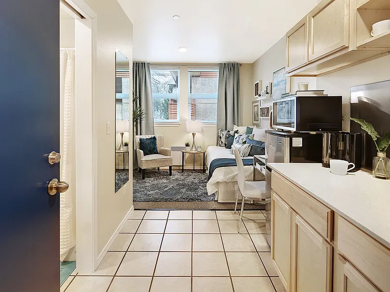 Lago aPodments- Comfortable and Affordable Living! — Photo 7