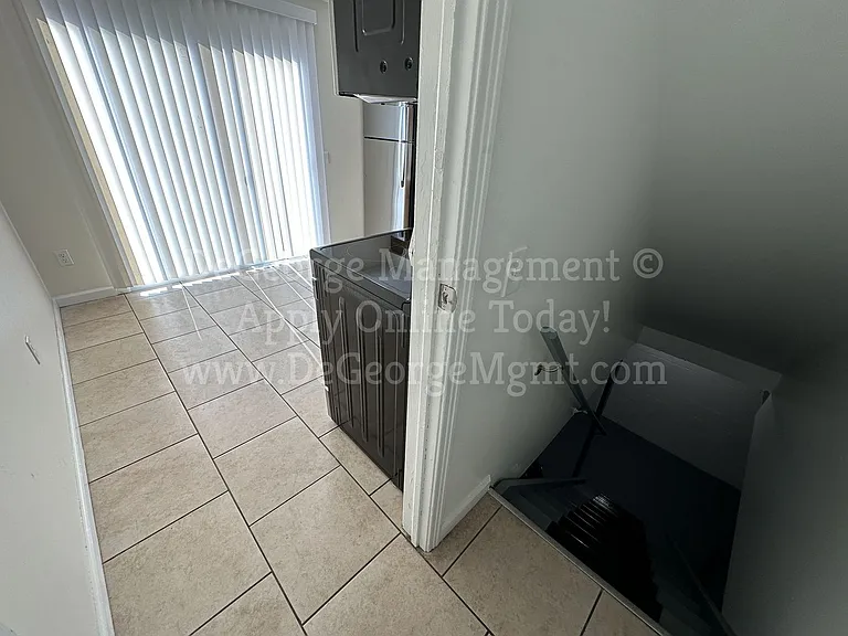 Sterling Square Townhomes — Photo 18