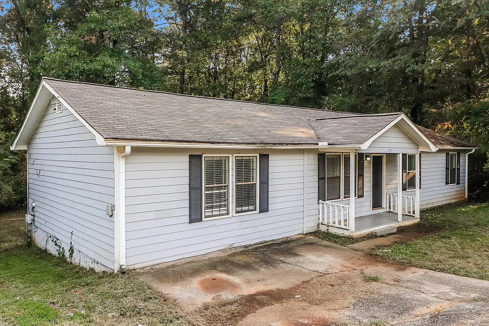4 bed, 2.0 bath, 1612 sqft, $1,975 — Photo 3